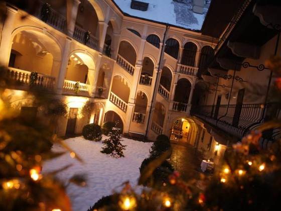 Innenhof des Hotel Schloss Obermayerhofen bei einer Weihnachtsfeier