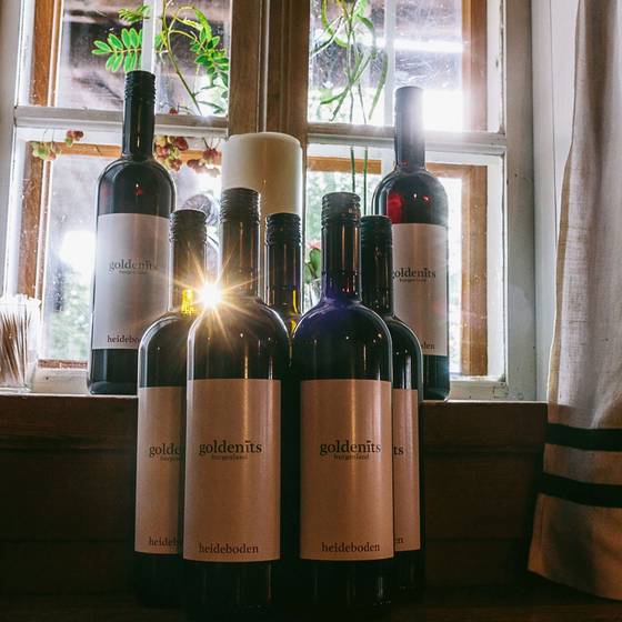 Wine bottles (c) Markus Schneeberger
