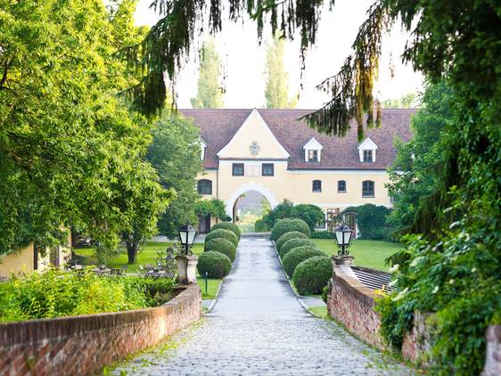 Schloss & Hotel